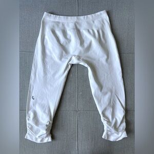 White seamless leggings 3/4 length Lole